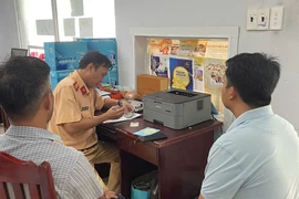 Tài xế chạy ngược chiều trên đường song hành Xa Lộ Hà Nội nói do nhầm đường