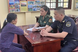 Biên phòng Lào Cai bắt nhóm người vận chuyển số lượng lớn ngoại tệ qua biên giới