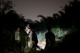 Video: Đi bơi sau khi nhậu, người đàn ông chết đuối dưới rạch