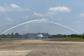 Video: Chuyến bay thẳng đầu tiên từ Quảng Ninh đến Cần Thơ
