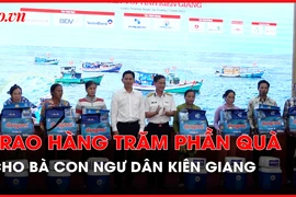Chương trình ‘Đèn trên biển' trao hàng trăm phần quà cho bà con ngư dân Kiên Giang 