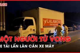 Xe tải lấn làn trên cầu cán xe máy khiến một người tử vong