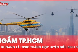 Ngắm TP.HCM từ khoang lái trực thăng hợp luyện diễu binh 30-4
