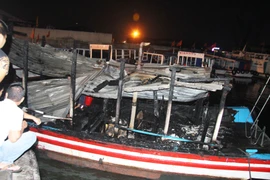 Cháy hai tàu chở du khách ở Nha Trang