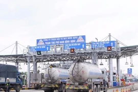 Công an xử lý vụ xe bồn chặn trạm thu phí để đòi nợ