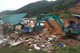 Sạt lở núi kinh hoàng ở Nha Trang, 10 người thương vong