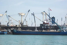 Đấu giá 21 container thuốc lá ngoại hàng chục tỉ đồng?