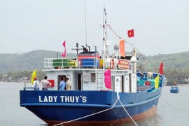  Cứu hộ cứu tàu cá vỏ thép bị nạn