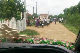 Trưởng thôn không chịu xin lỗi vụ chặn xe cưới đòi tiền