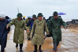 Phó Thủ tướng đến Nha Trang chỉ đạo ứng phó bão số 12
