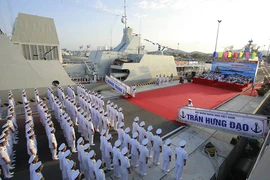 Thượng cờ hai tàu hộ vệ tên lửa tại quân cảng Cam Ranh
