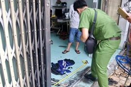 Điều tra nghi án ném xăng đốt nhà giữa đêm khuya