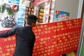 Phạt hàng loạt cơ sở có biển hiệu tiếng nước ngoài vi phạm