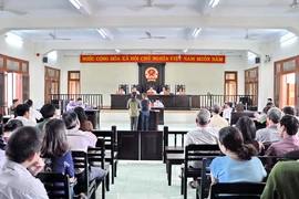 Hoãn phiên tòa tham ô có... 1.323 người liên quan
