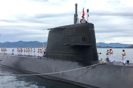 Tàu ngầm huấn luyện Nhật Bản cập cảng Cam Ranh, thăm Việt Nam