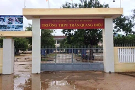 Nam sinh đánh bị thương thầy giáo đã trình diện công an