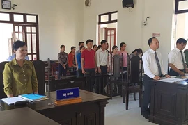 Phán chấm dứt hợp đồng lao động sai nhưng không tuyên nhận lại