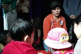 Chằng mái nhà chống bão, 1 người bị điện giật chết