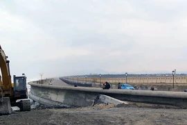 Sạt lở tuyến kè biển uy hiếp sân bay Tuy Hòa