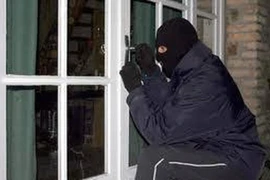 Cạy tủ nhà người yêu trộm 30 triệu đồng
