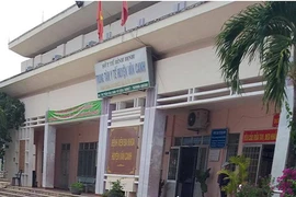 Phó giám đốc trung tâm y tế có em ruột làm kế toán trưởng