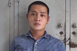 Dùng dao tấn công bảo vệ vì bị nhắc đeo khẩu trang