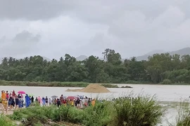 Lũ cuốn mất tích người đi bắt cá ven sông Lại Giang
