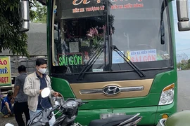 Kiểm tra xe chở người Trung Quốc, 1 người trốn lên núi Phú Yên