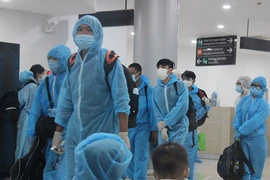 Chuyến bay đầu tiên đưa 196 người Bình Định từ TP.HCM về quê
