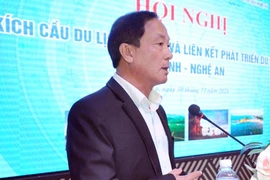 2 lãnh đạo chơi golf giữa dịch về nhà sau khi cách ly tập trung