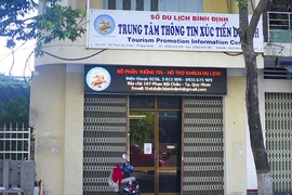 Miễn nhiệm giám đốc giả mạo giấy tờ cho lãnh đạo đi chơi golf giữa dịch