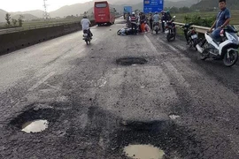 Sụp ổ gà trên quốc lộ 1, phó chủ nhiệm ủy ban kiểm tra tử vong