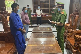 Thêm 2 cán bộ lâm nghiệp và 11 người bị khởi tố trong vụ phá rừng ở Hòn Đót 
