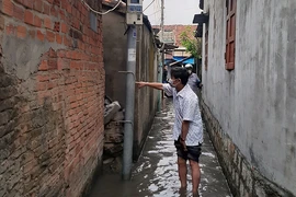 Lội nước mưa đi ngang trụ điện, một phụ nữ bị điện giật tử vong