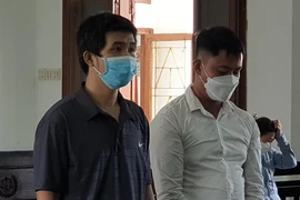 Phạt tù 2 người mua bán súng quân dụng qua mạng