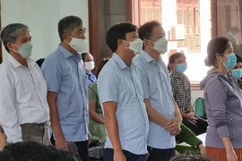 Hơn nửa số người liên quan vắng mặt, tòa phải hoãn xử cựu phó chủ tịch Phú Yên vụ bán sỉ 262 lô đất