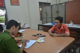 Trộm vàng, USD tiện tay 'cuỗm' luôn xấp tiền cúng 500 đồng