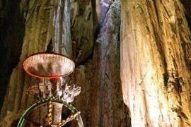 Đi tham quan, bé 6 tuổi ngã xuống hang động tử vong