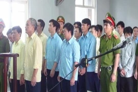 7 cán bộ hầu tòa vì nhận tiền hối lộ của lâm tặc