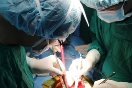 Phẫu thuật cứu sống bé trai bị vỡ động mạch chủ