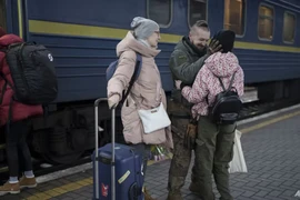 Giữa xung đột, nhiều gia đình Ukraine tìm cách đoàn tụ dịp năm mới