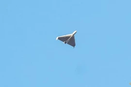 Một UAV của Nga mà Ukraine cho rằng đó là UAV Shahed-136 do Iran sản xuất trên bầu trời ở thủ đô Kiev (Ukraine) ngày 17-10-2022. Ảnh: REUTERS
