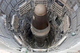 Tên lửa đạn đạo liên lục địa Titan II tại Bảo tàng Tên lửa Titan ở TP Tucson, bang Arizona (Mỹ). Tên lửa này từng là một phần quan trọng trong chương trình phòng thủ của Mỹ thời Chiến tranh Lạnh. Ảnh: PICTURE ALLIAN
