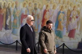 Tổng thống Biden ở trung tâm thủ đô Kiev ngày 20-2. Ảnh: TWITTER