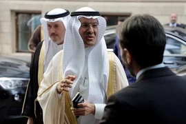 Bộ trưởng Năng lượng Saudi Arabia - Hoàng tử Abdulaziz đến dự cuộc họp của OPEC tại thủ đô Vienna (Áo) ngày 4-6. Ảnh: REUTERS