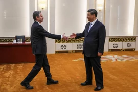 Ngoại trưởng Mỹ Antony Blinken (trái) gặp Chủ tịch TQ Tập Cận Bình tại Đại lễ đường Nhân dân ở thủ đô Bắc Kinh (TQ) ngày 19-6. Ảnh: THE NEW YORK TIMES