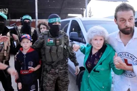 VIDEO: Hamas trao trả con tin theo thỏa thuận ngừng bắn 4 ngày