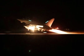 Houthis tấn công tàu chiến Mỹ và Anh ở Biển Đỏ 