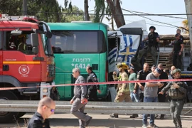 Xe tải đâm xe buýt gần căn cứ quân sự Israel, 35 người bị thương, khả năng tấn công có chủ đích