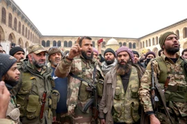 Nội chiến Syria: Lãnh đạo phe nổi dậy phát biểu; Mỹ không kích ngăn IS lợi dụng thời cơ